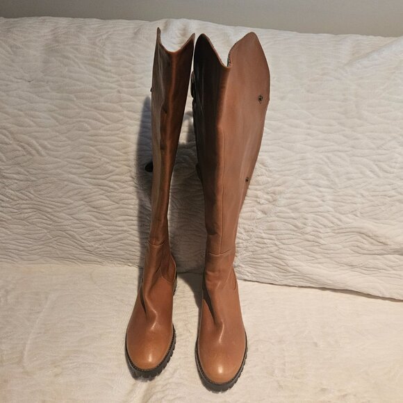 Boots - Picture 2 of 4